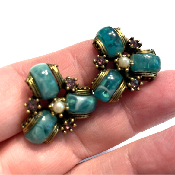 Vintage Mid Century Clip On Earrings Dressy Gold Green Purple Faux Pearl Beads - Picture 5 of 8